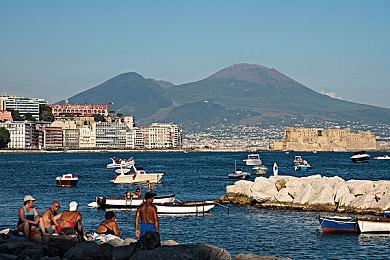 《合金装备Delta：食蛇者》和原版游戏画面对比